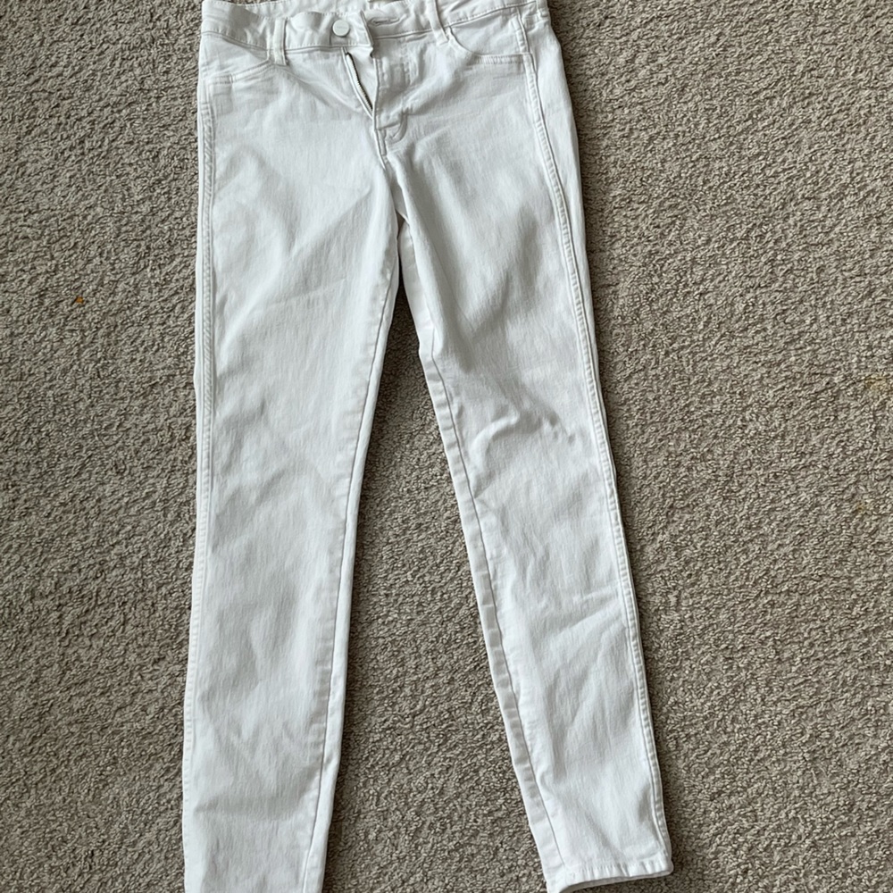 Plain white skinny jeans; H&M (4)